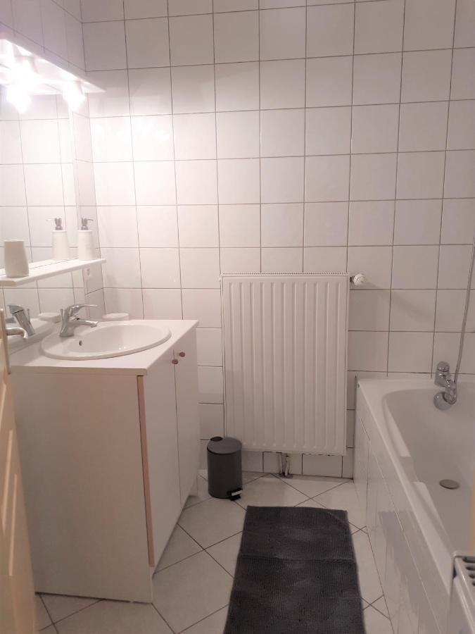 Appartement Rez De Chaussee Avec Terrasse Et Jardin Tence Eksteriør bilde