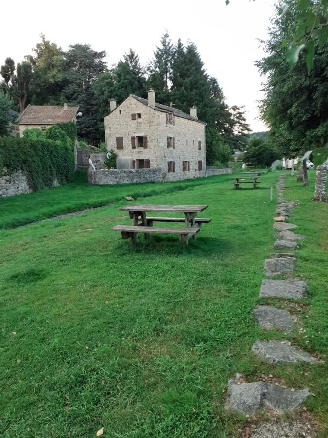 Appartement Rez De Chaussee Avec Terrasse Et Jardin Tence Eksteriør bilde